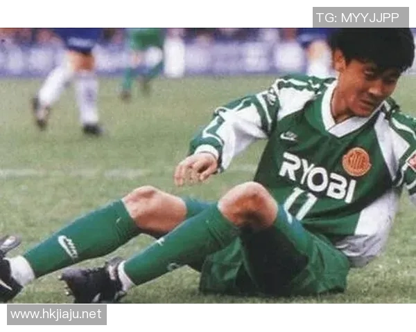 高峰足球运动员的传奇生涯与中国足球的辉煌时刻 高峰足球运动员的传奇生涯与中国足球的辉煌时刻