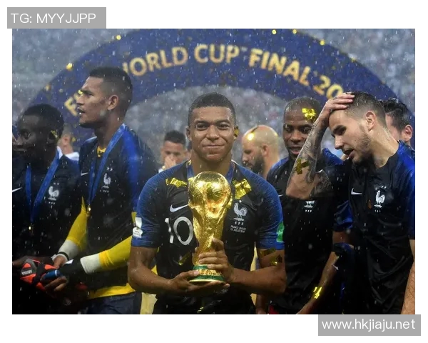 姆巴佩领衔法国足球崛起新纪元 聚焦未来星光闪耀与球队战术革新 姆巴佩领衔法国足球崛起新纪元 聚焦未来星光闪耀与球队战术革新