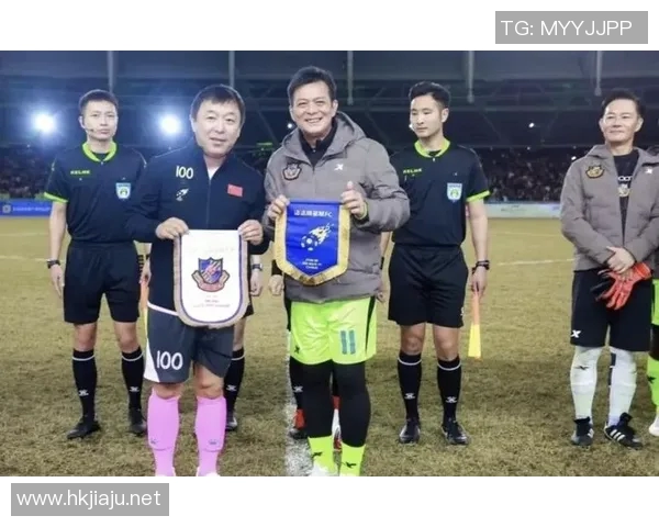 中国足球明星的家园探秘:从绿茵场到温馨港湾的生活故事 中国足球明星的家园探秘:从绿茵场到温馨港湾的生活故事
